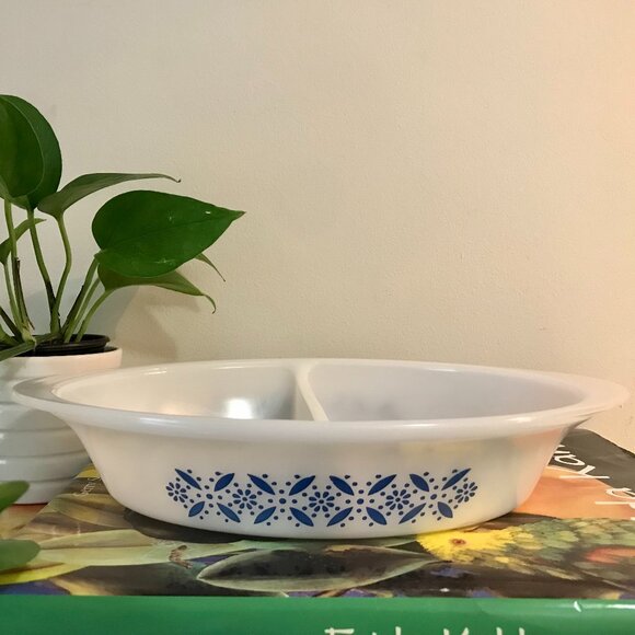 Glassbake Snowflake Pattern Divided Casserole Dish J-239 - Made in USA - Picture 1 of 4